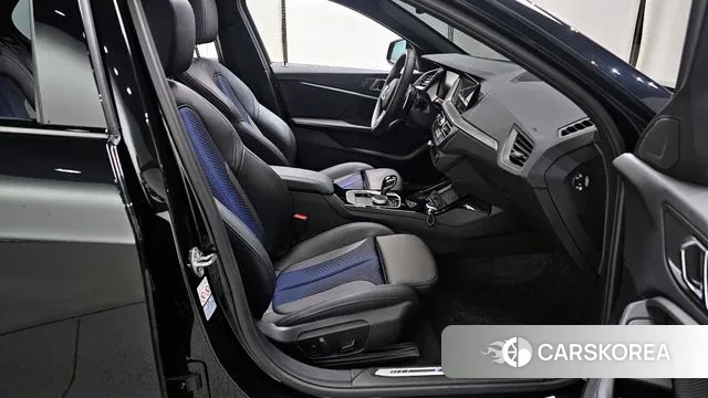 BMW 1 Series (F40) 2024 Черный из Кореи, фото 2