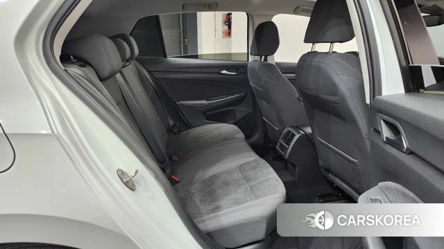 Volkswagen Golf 8th Generation 2024 Белый из Кореи, фото 2