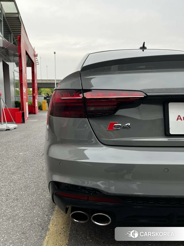 Audi S4 2022 Темно-серый из Китая, фото 2