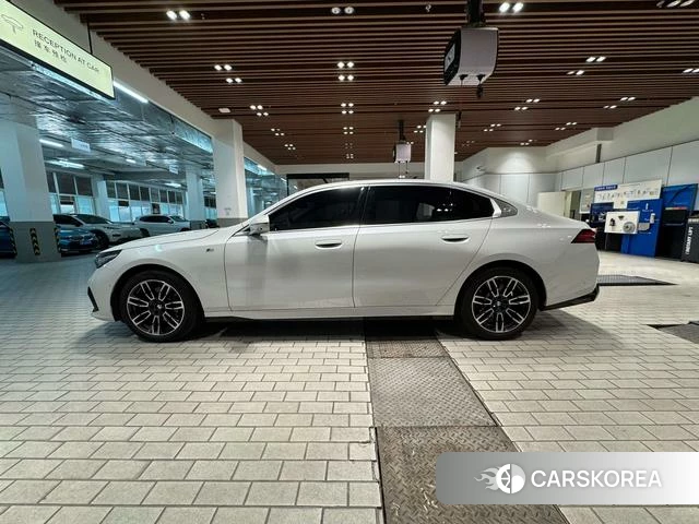 BMW 5 series 2025 Белый из Китая, фото 2