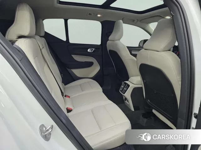 Volvo XC40 2025 Белый из Кореи, фото 2