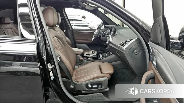 BMW X3 (G01) 2023 Черный из Кореи, фото 2