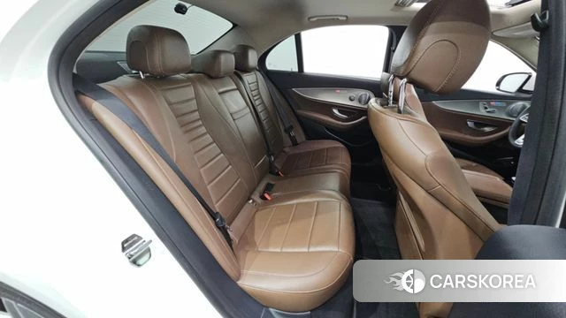 Mercedes-Benz E-Class W213 2019 Белый из Кореи, фото 2