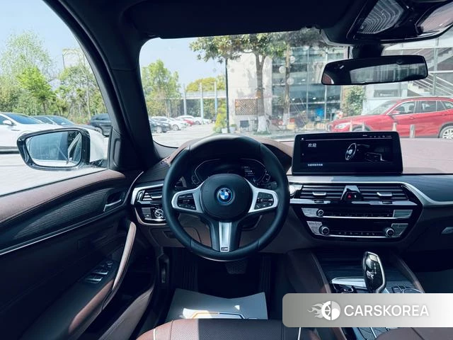 BMW 5 series PHEV 2021 Белый из Китая, фото 2