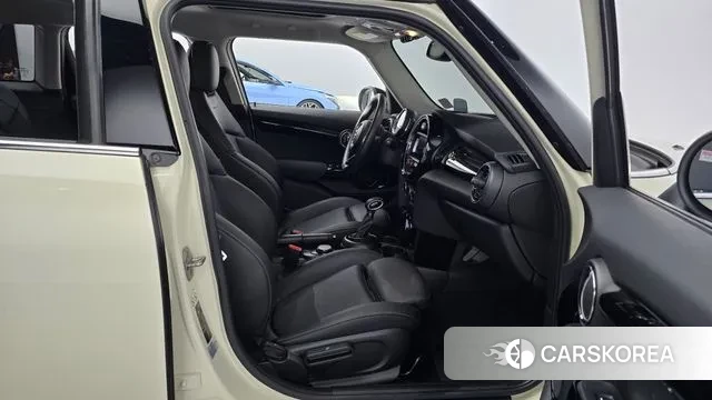 Mini Cooper 2019 Жемчужный цвет из Кореи, фото 2