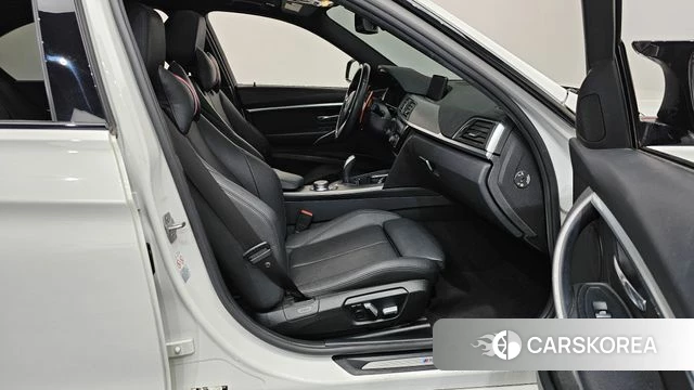 BMW 3 Series (F30) 2018 Белый из Кореи, фото 2