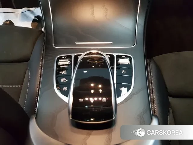 Mercedes-Benz C-Class W205 2021 Белый из Кореи, фото 2