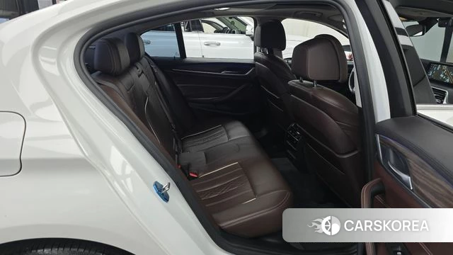 BMW 5 Series (G30) 2018 Белый из Кореи, фото 2