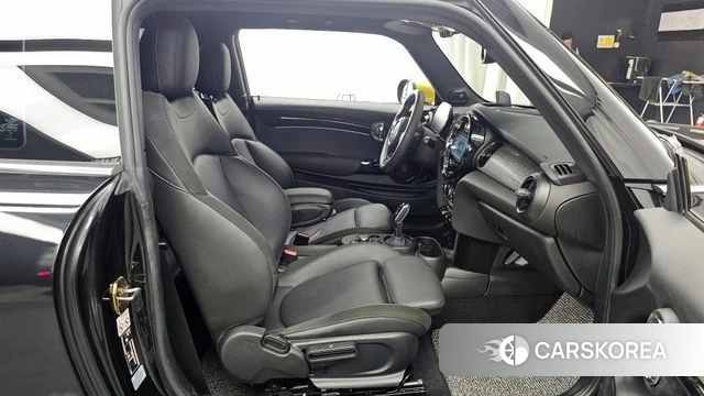 Mini Cooper Electric 2023 Черный из Кореи, фото 2