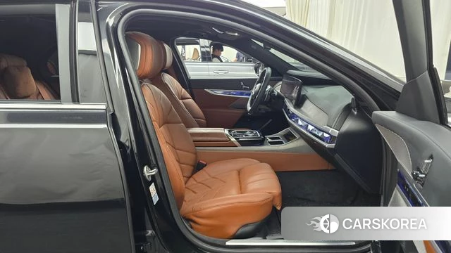 BMW 7 Series (G70) 2023 Черный из Кореи, фото 2