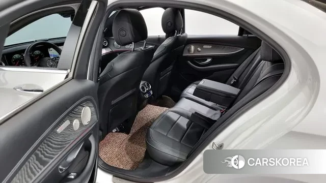 Mercedes-Benz E-Class W213 2022 Белый из Кореи, фото 2