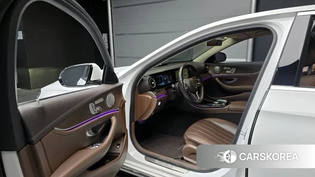 Mercedes-Benz E-Class W213 2018 Белый из Кореи, фото 2