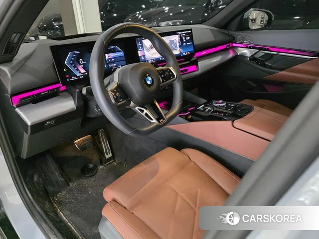 BMW 5 Series (G60) 2025 Серебристо-серый из Кореи, фото 2