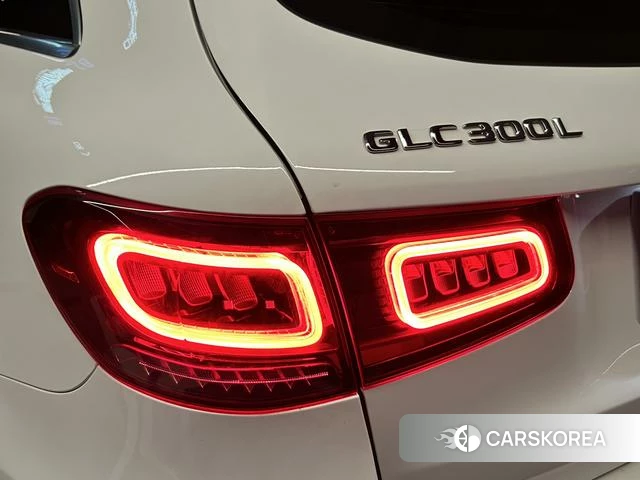 Mercedes-Benz GLC 2022 Белый из Китая, фото 2