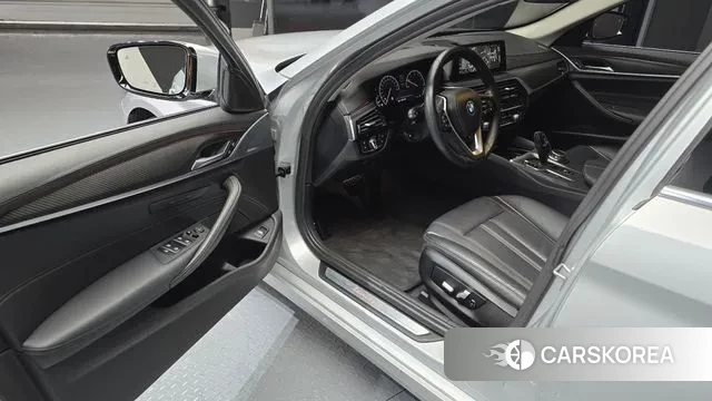 BMW 5 Series (G30) 2019 Серебряный из Кореи, фото 2