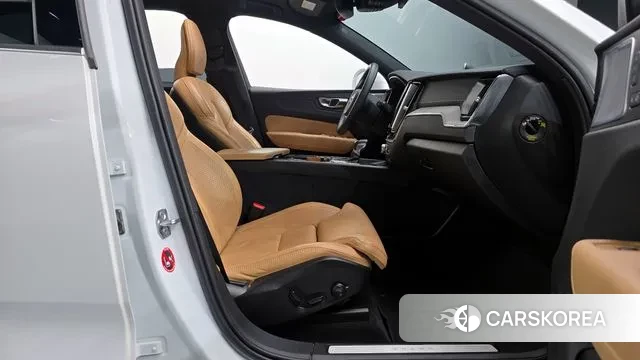 Volvo XC60 second Generation 2019 Белый из Кореи, фото 2