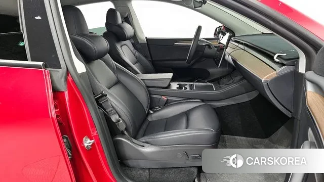 Tesla Model Y 2023 Красный из Кореи, фото 2