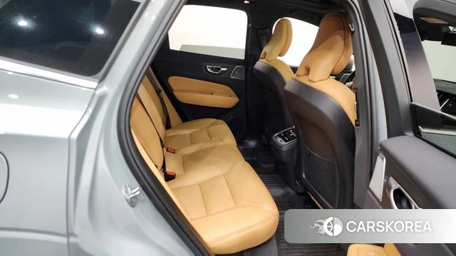 Volvo XC60 second Generation 2023 Серебристо-серый из Кореи, фото 2