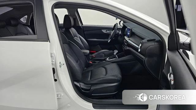 Kia The New K3 2nd generation 2021 Белый из Кореи, фото 2