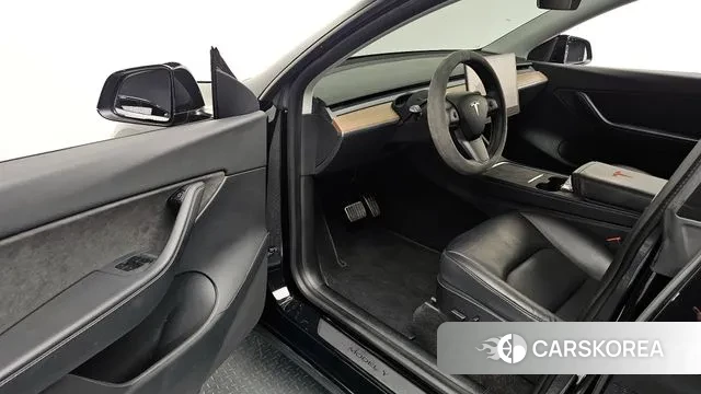 Tesla Model Y 2021 Черный из Кореи, фото 2