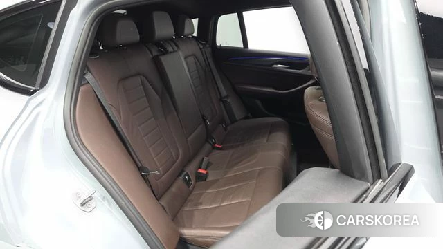 BMW X4 (G02) 2022 Светло-серебряный цвет из Кореи, фото 2