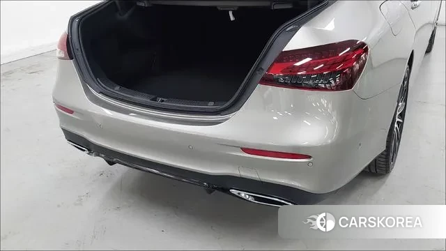 Mercedes-Benz E-Class W213 2023 Серебряный из Кореи, фото 2