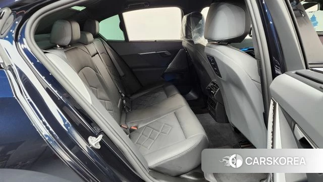 BMW 5 Series (G60) 2025 Черный из Кореи, фото 2