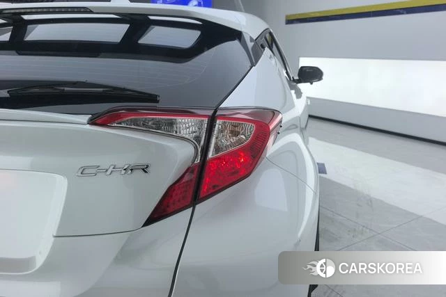 Toyota C-HR 2023 Белый из Китая, фото 2