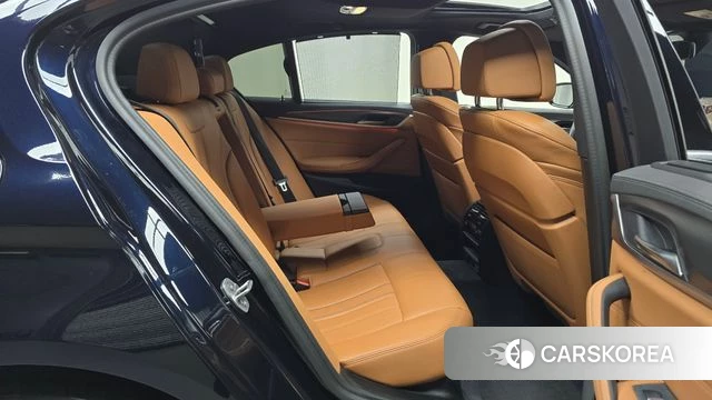 BMW 5 Series (G30) 2022 Черный из Кореи, фото 2