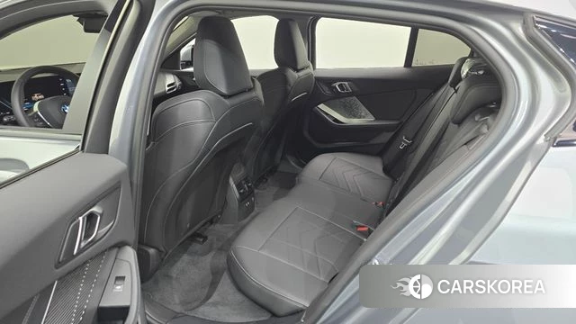 BMW 1 Series (F70) 2025 Серебристо-серый из Кореи, фото 2