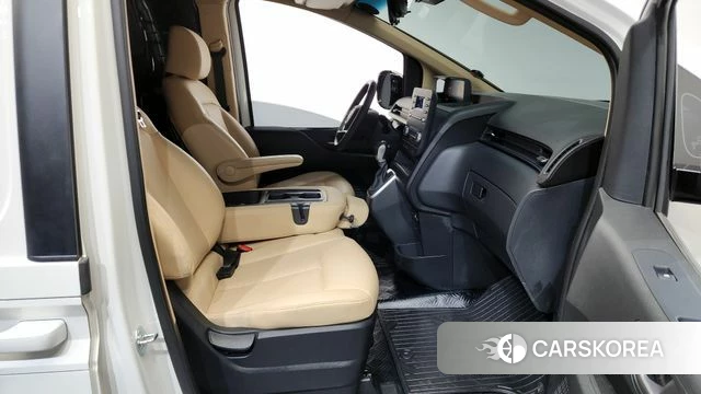 Hyundai Staria 2022 Белый из Кореи, фото 2