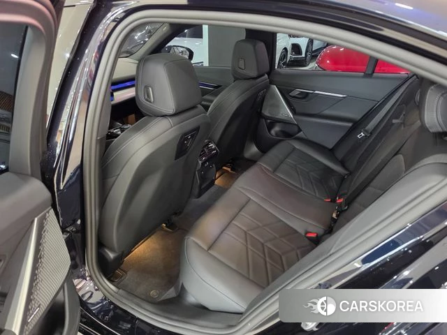 BMW 5 Series (G60) 2025 Черный из Кореи, фото 2