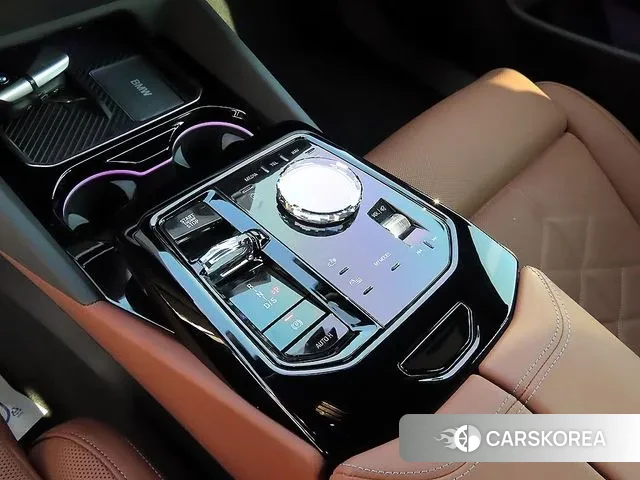 BMW 5 Series (G60) 2025 Белый из Кореи, фото 2