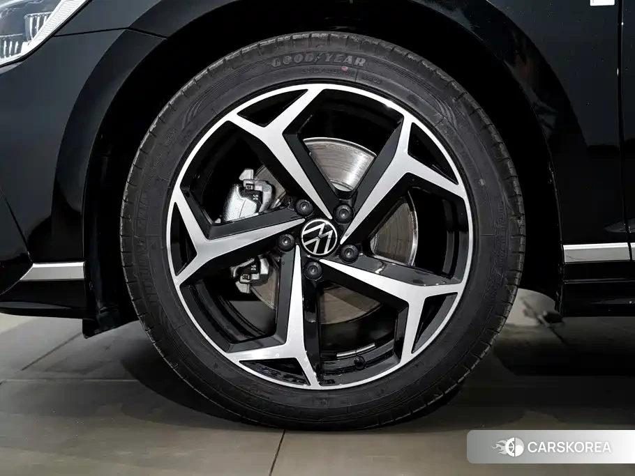 Volkswagen Magotan 2026 Черный из Китая, фото 2