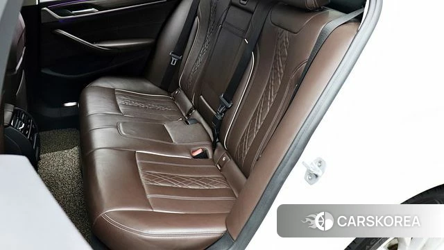 BMW 5 Series (G30) 2018 Белый из Кореи, фото 2