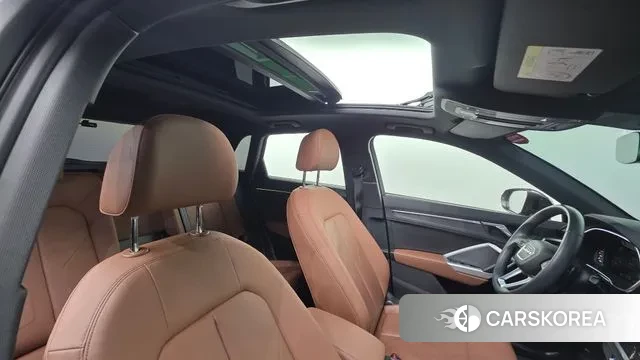 Audi Q3 (F3) 2022 Серый из Кореи, фото 2