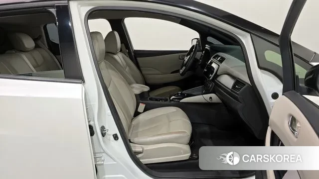 Nissan Leaf (ZE1) 2019 Белый из Кореи, фото 2