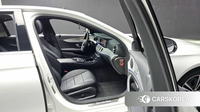 Mercedes-Benz E-Class W213 2021 Белый из Кореи, фото 2