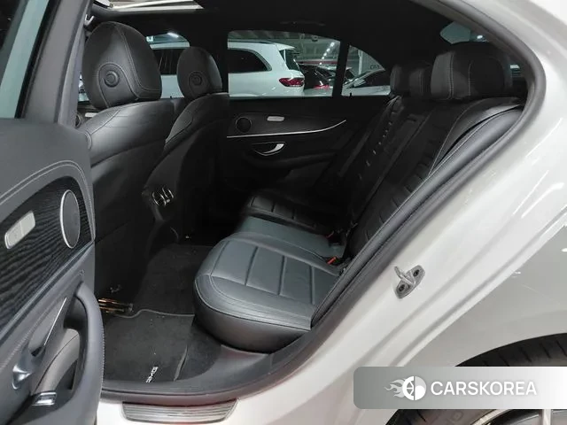 Mercedes-Benz E-Class W213 2021 Белый из Кореи, фото 2