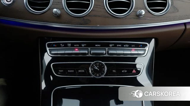 Mercedes-Benz E-Class W213 2018 Серебристо-серый из Кореи, фото 2