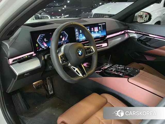 BMW 5 Series (G60) 2025 Белый из Кореи, фото 2