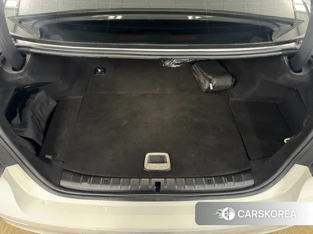 BMW 5 Series (G30) 2023 Белый из Кореи, фото 2