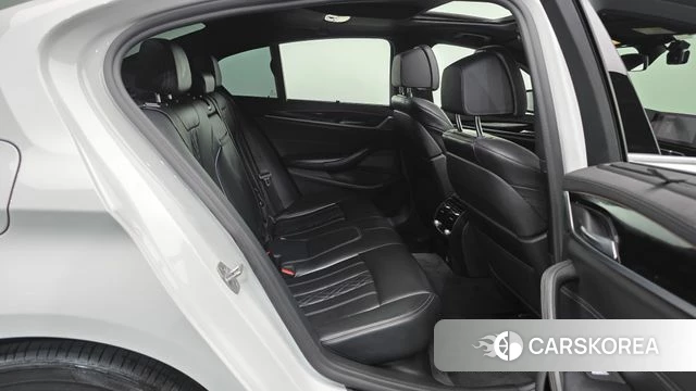 BMW 5 Series (G30) 2019 Белый из Кореи, фото 2