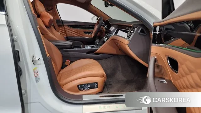 Bentley Flying Spur 3rd Generation 2022 Белый из Кореи, фото 2