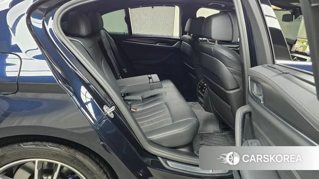 BMW 5 Series (G30) 2023 Черный из Кореи, фото 2