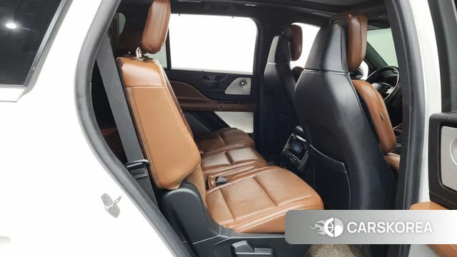 Lincoln Aviator 2nd generation 2021 Белый из Кореи, фото 2