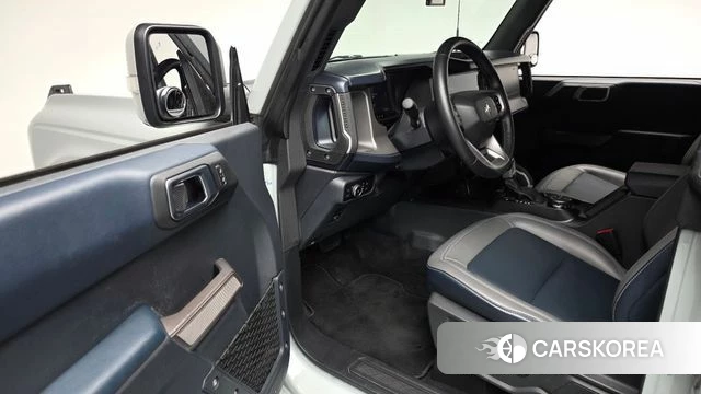 Ford Bronco 6th Generation 2023 Цвет галактики из Кореи, фото 2