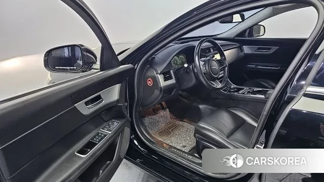 Jaguar XF (X260) 2018 Черный из Кореи, фото 2