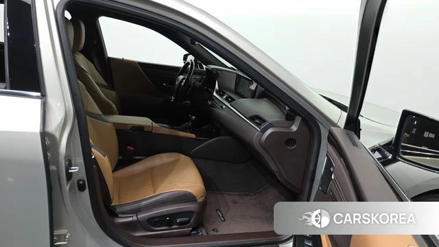 Lexus ES300h 7th generation 2020 Жемчужный цвет из Кореи, фото 2