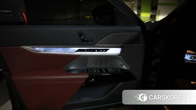 BMW 7 Series (G70) 2025 Черный из Кореи, фото 2